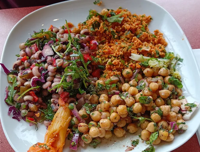 Salad plate with chickpeas, grains and slaw